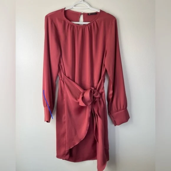 Elegant Red Women's Dress - Picture 1 of 2